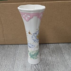 NIB LENOX Butterfly Meadow 7 Inch VASE Beautiful